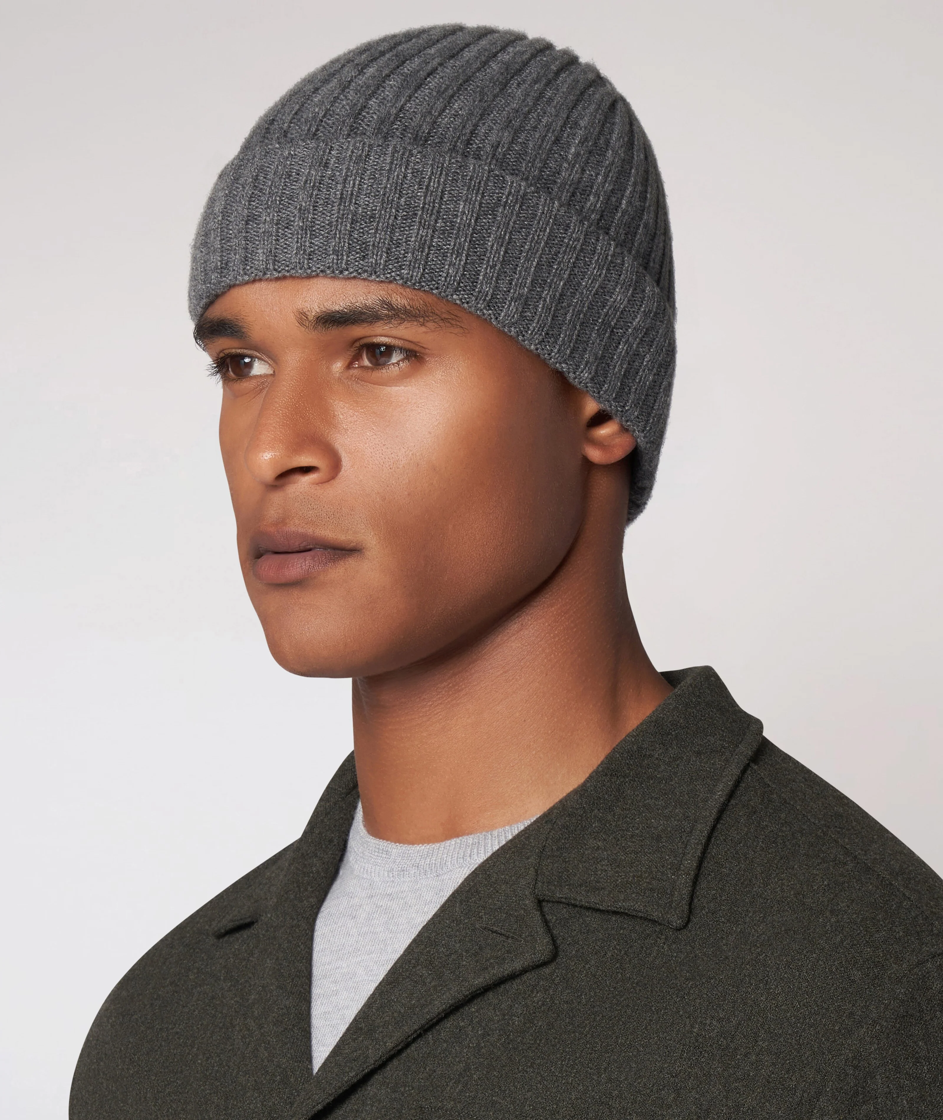 Berretto grigio in cashmere