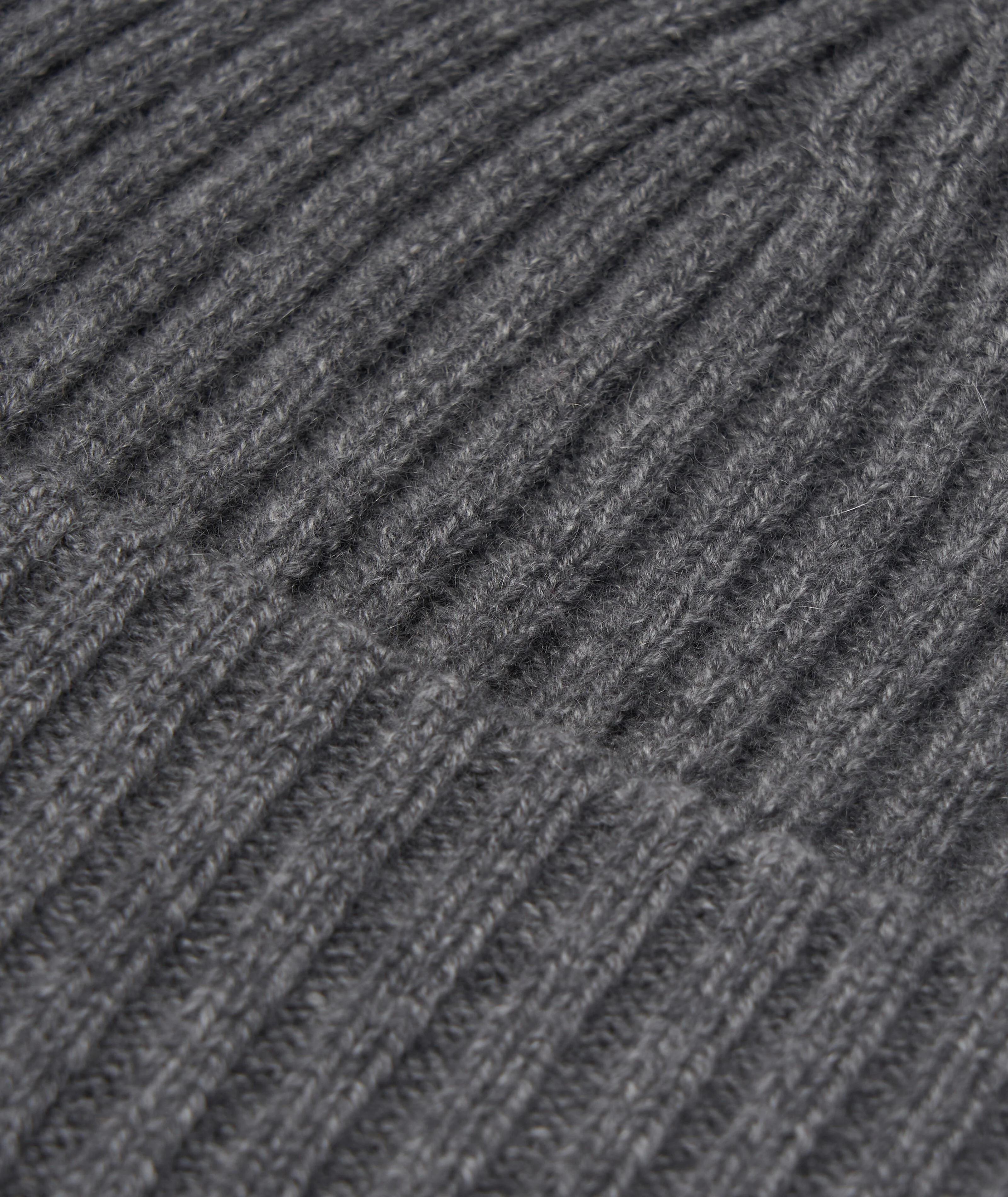 Berretto grigio in cashmere - Image 2